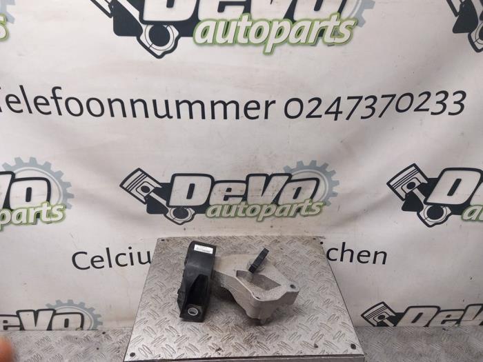 Usagé Support moteur Dacia Sandero III 1.0 TCe 90 12V Prix € 36,30 Prix TTC proposé par DeVo Autoparts