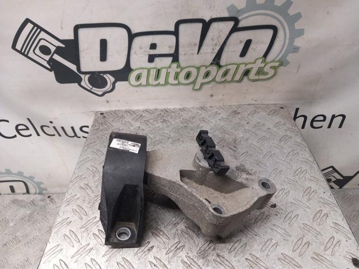 Used Engine mount Renault Captur I (2R) 0.9 Energy TCE 12V Price € 24,20 Inclusive VAT offered by DeVo Autoparts