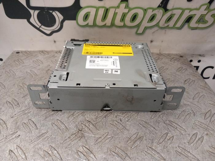 Używane Modul radiowy Renault Captur I (2R) 1.2 TCE 16V EDC Cena € 181,50 Z VAT oferowane przez DeVo Autoparts