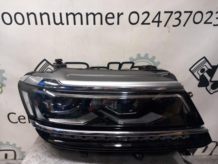 Używane Reflektor prawy Volkswagen Tiguan (AD1) 1.5 TSI 16V Evo BlueMotion Technology Cena € 726,00 Z VAT oferowane przez DeVo Autoparts