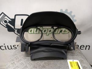 Begagnade Dekorstripe, vägmätare Nissan Qashqai (J11) 1.2 12V DIG-T Pris € 36,30 Inklusive moms erbjuds av DeVo Autoparts