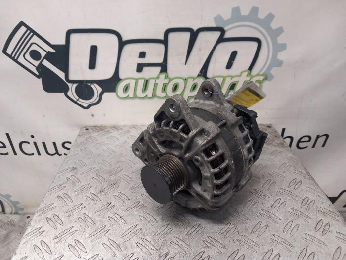 Begagnade Dynamo Renault Captur I (2R) 1.2 TCE 16V EDC Pris € 90,75 Inklusive moms erbjuds av DeVo Autoparts