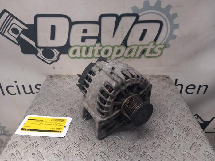 Begagnade Dynamo Renault Captur I (2R) 1.2 TCE 16V EDC Pris € 60,50 Inklusive moms erbjuds av DeVo Autoparts