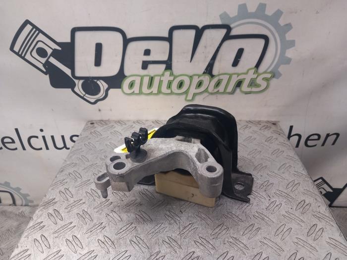 Used Engine mount Renault Captur I (2R) 1.2 TCE 16V EDC Price € 36,30 Inclusive VAT offered by DeVo Autoparts