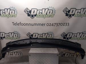 Begagnade Torpedgaller Kia Niro II (SG) 1.6 GDI Hybrid Pris € 199,65 Inklusive moms erbjuds av DeVo Autoparts