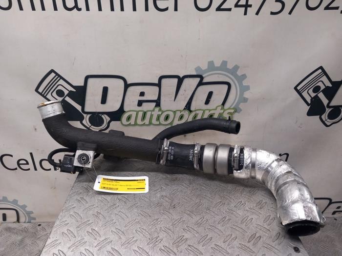 Gebrauchte Intercooler Rohr Kia Sportage (QL) 1.6 T-GDI 177 16V 4x4 Preis € 121,00 Mit Mehrwertsteuer angeboten von DeVo Autoparts