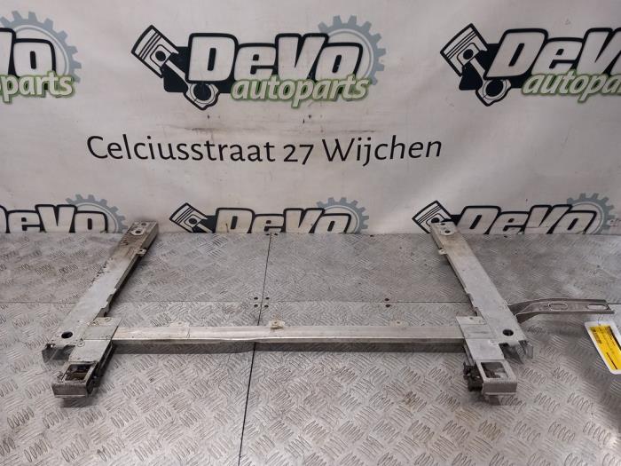 Używane Belka chlodnicy Mini Countryman (F60) 1.5 TwinPower Turbo 12V Cooper SE ALL4 Cena € 121,00 Z VAT oferowane przez DeVo Autoparts