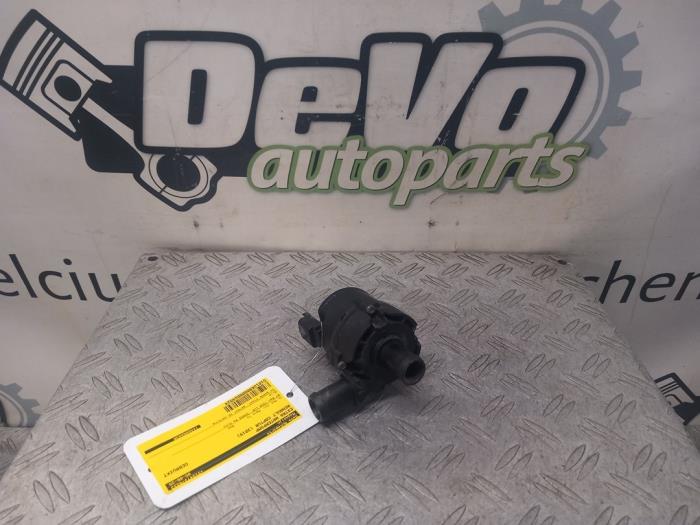 Begagnade Extra vattenpump Renault Captur I (2R) 1.3 TCE 130 16V Pris € 48,40 Inklusive moms erbjuds av DeVo Autoparts