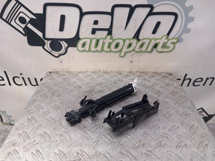 Używane Spryskiwacz reflektorów Ford C-Max (DXA) 1.5 Ti-VCT EcoBoost 16V Cena € 48,40 Z VAT oferowane przez DeVo Autoparts