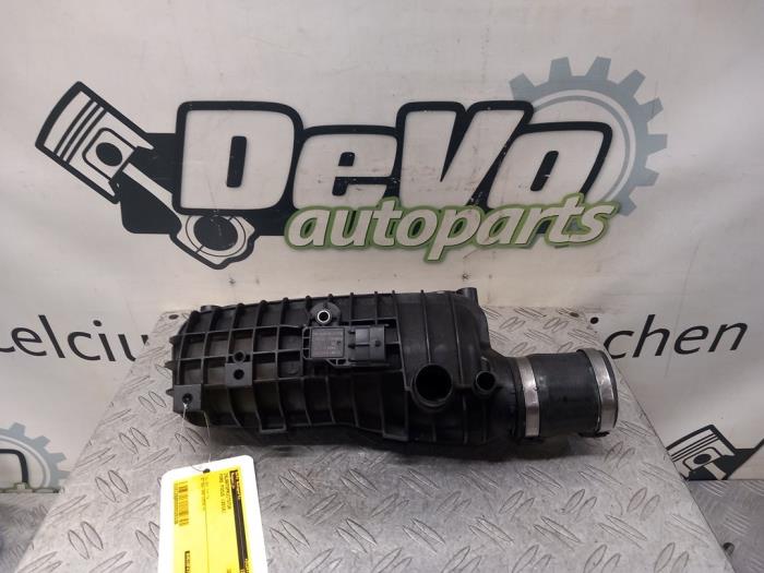 Używane Kolektor dolotowy Ford Focus 3 Wagon 1.0 Ti-VCT EcoBoost 12V 100 Cena € 54,45 Z VAT oferowane przez DeVo Autoparts