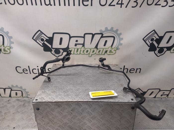 Gebrauchte Wasserrohr Audi S3 (8V1/8VK) 2.0 T FSI 16V Preis € 24,20 Mit Mehrwertsteuer angeboten von DeVo Autoparts