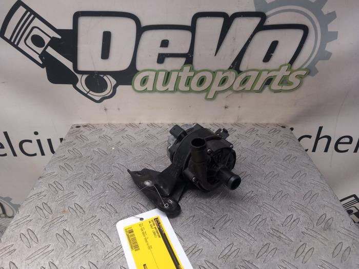 Begagnade Extra vattenpump Volkswagen Golf VIII (CD1) 1.4 GTE 16V Pris € 54,45 Inklusive moms erbjuds av DeVo Autoparts