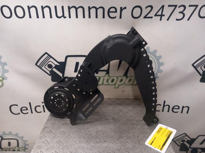 Gebrauchte Kettenkasten Deckel Ford Fiesta 6 (JA8) 1.0 EcoBoost 12V 100 Preis € 18,15 Mit Mehrwertsteuer angeboten von DeVo Autoparts