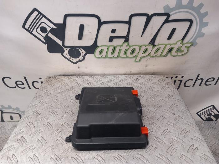 Begagnade Batterilock Peugeot 3008 II (M4/MC/MJ/MR) 1.2 12V e-THP PureTech 130 Pris € 18,15 Inklusive moms erbjuds av DeVo Autoparts