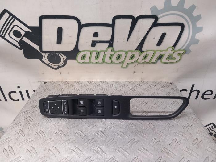 Usados Interruptor combinado de ventanillas Renault Captur I (2R) 0.9 Energy TCE 12V Precio € 36,30 IVA incluido ofrecido por DeVo Autoparts