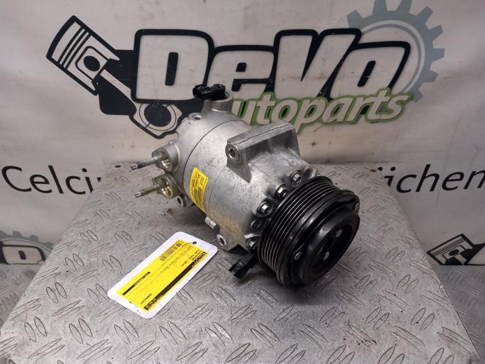Usagé Pompe clim Ford Kuga II (DM2) 1.5 EcoBoost 16V 182 Prix € 151,25 Prix TTC proposé par DeVo Autoparts