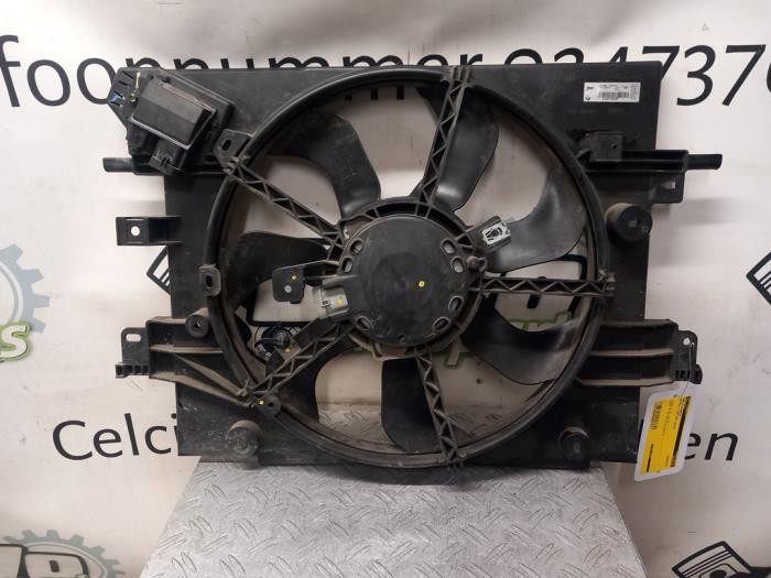 Gebrauchte Kühlerventilator Renault Captur I (2R) 0.9 Energy TCE 12V Preis € 102,85 Mit Mehrwertsteuer angeboten von DeVo Autoparts