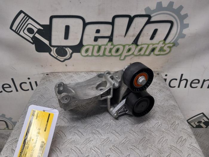 Usagé Support dynamo bas Renault Trafic (1FL/2FL/3FL/4FL) 1.6 dCi 120 Twin Turbo Prix € 54,45 Prix TTC proposé par DeVo Autoparts