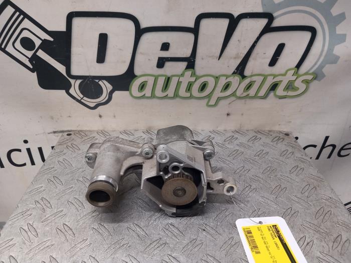 Usagé Pompe à eau Ford Focus 4 Wagon 1.0 EcoBoost 12V Hybrid 125 Prix € 84,70 Prix TTC proposé par DeVo Autoparts
