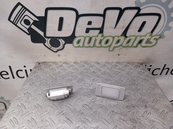 Usagé Divers Renault Captur I (2R) 1.3 TCE 150 16V Prix € 24,20 Prix TTC proposé par DeVo Autoparts