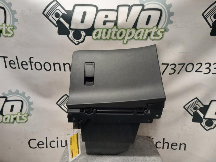 Begagnade Handskfack Peugeot 208 II (UB/UH/UP) e-208 50 kWh Pris € 114,95 Inklusive moms erbjuds av DeVo Autoparts