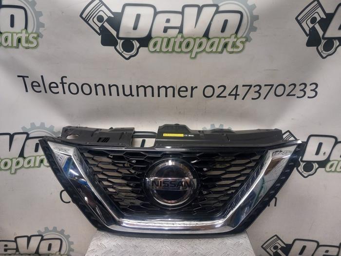 Używane Grill Nissan Qashqai (J11) 1.3 DIG-T 140 16V Cena € 181,50 Z VAT oferowane przez DeVo Autoparts