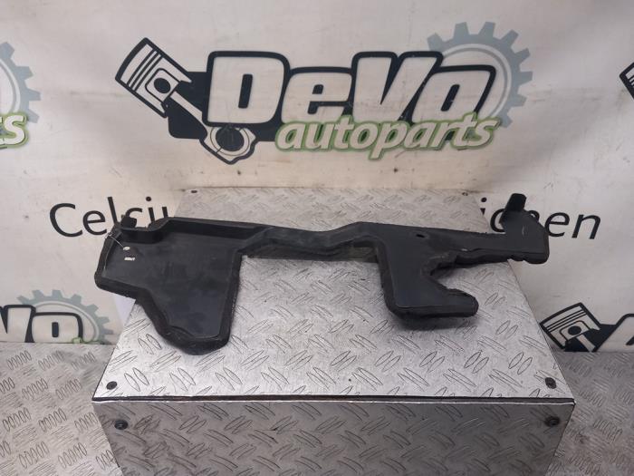 Begagnade Lufttratt Nissan Qashqai (J11) 1.3 DIG-T 140 16V Pris € 36,30 Inklusive moms erbjuds av DeVo Autoparts