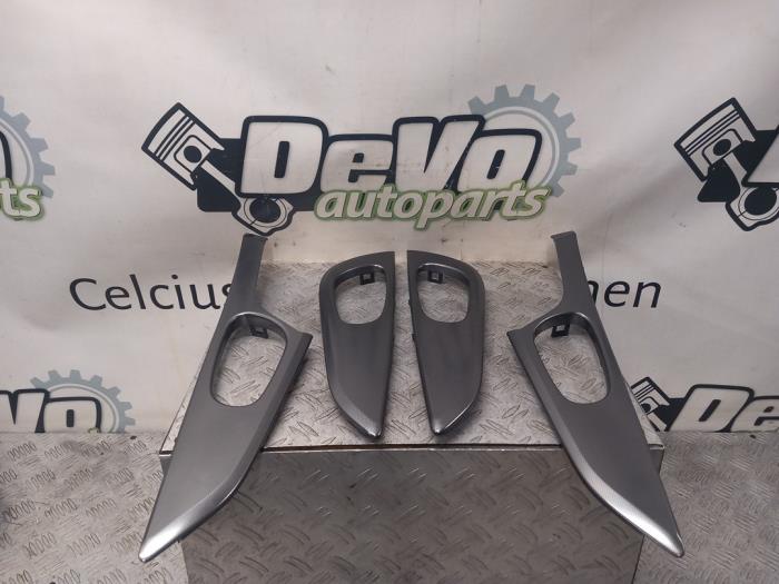 Usagé Divers Nissan Qashqai (J11) 1.2 12V DIG-T Prix € 90,75 Prix TTC proposé par DeVo Autoparts