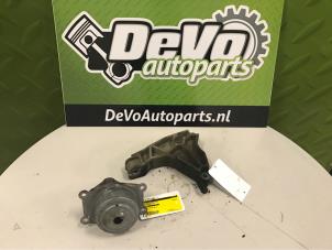 Usados Soporte de caja de cambios Opel Astra H (L48) Precio de solicitud ofrecido por DeVo Autoparts