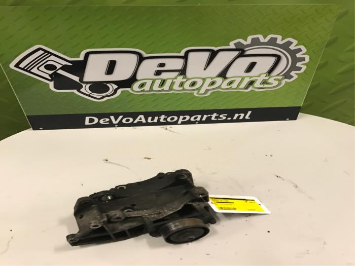 Used Alternator upper bracket Peugeot 206 (2A/C/H/J/S) Price on request offered by DeVo Autoparts