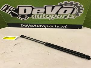 Used Set of gas struts for boot Peugeot 206 (2A/C/H/J/S) Price on request offered by DeVo Autoparts