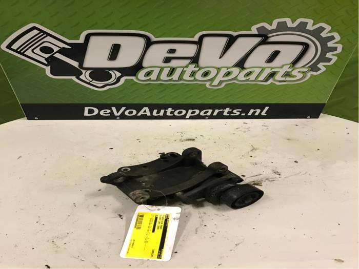 Usagé Support dynamo bas Peugeot 207/207+ (WA/WC/WM) 1.4 16V Prix sur demande proposé par DeVo Autoparts