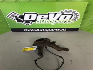 Used Knuckle, front left Renault Clio III (BR/CR) Price on request offered by DeVo Autoparts