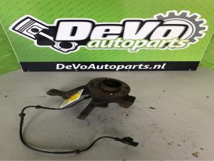 Used Knuckle, front right Renault Clio III (BR/CR) Price on request offered by DeVo Autoparts