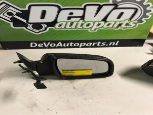 Używane Lusterko zewnetrzne prawe Opel Zafira (M75) 1.7 CDTi 16V Cena na żądanie oferowane przez DeVo Autoparts