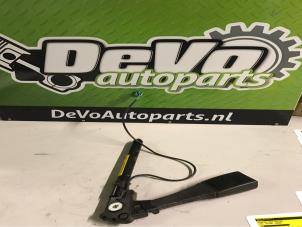 Used Seatbelt tensioner, right Opel Astra H (L48) 1.6 16V Twinport Price on request offered by DeVo Autoparts