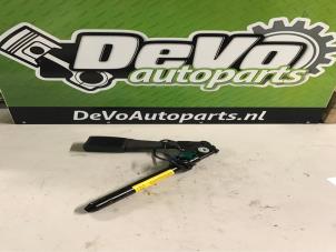 Used Seatbelt tensioner, right Opel Astra H (L48) 1.4 16V Twinport Price on request offered by DeVo Autoparts