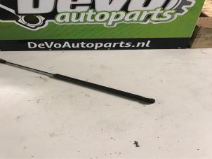 Used Set of bonnet gas struts Opel Astra H (L48) 1.4 16V Twinport Price on request offered by DeVo Autoparts
