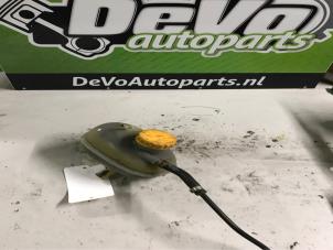 Usados Vaso de expansión Opel Corsa C (F08/68) 1.2 16V Precio de solicitud ofrecido por DeVo Autoparts