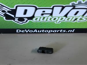 Używane Przelacznik elektrycznej szyby Opel Corsa D 1.2 16V Cena na żądanie oferowane przez DeVo Autoparts
