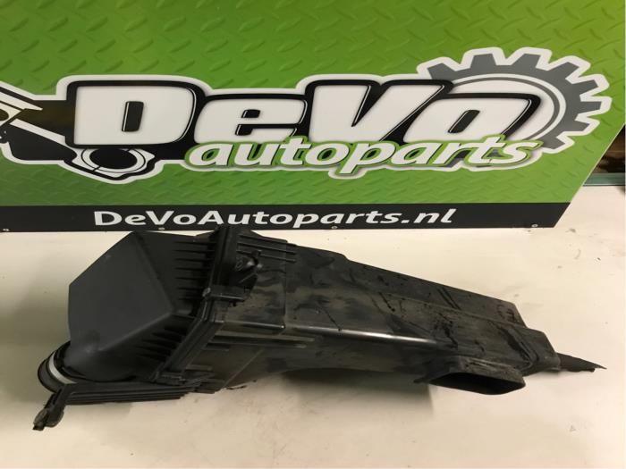 Begagnade Luftfilterhus Suzuki SX4 (EY/GY) Pris på förfrågan erbjuds av DeVo Autoparts