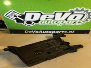 Gebrauchte Batterieträger Volkswagen Golf VII (AUA) 1.4 TSI 16V Preis auf Anfrage angeboten von DeVo Autoparts
