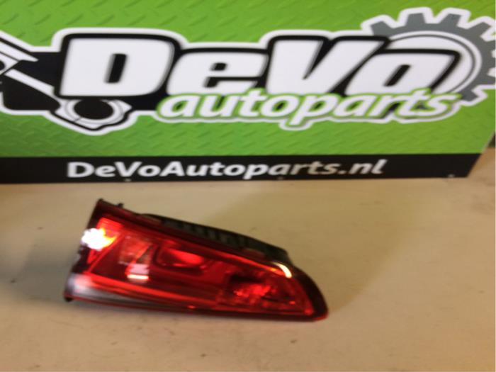 Heckklappenreflektor links van een Volkswagen Golf VII (AUA) 1.4 TSI 16V 2014