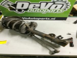 Used Front shock absorber rod, right Mercedes C (W203) 2.0 C-180 16V Price on request offered by DeVo Autoparts