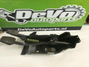 Used Set of pedals Mercedes C (W203) 2.0 C-180 16V Price on request offered by DeVo Autoparts