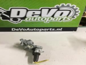 Used Ignition switch contact block Opel Zafira (M75) 1.9 CDTI Price on request offered by DeVo Autoparts