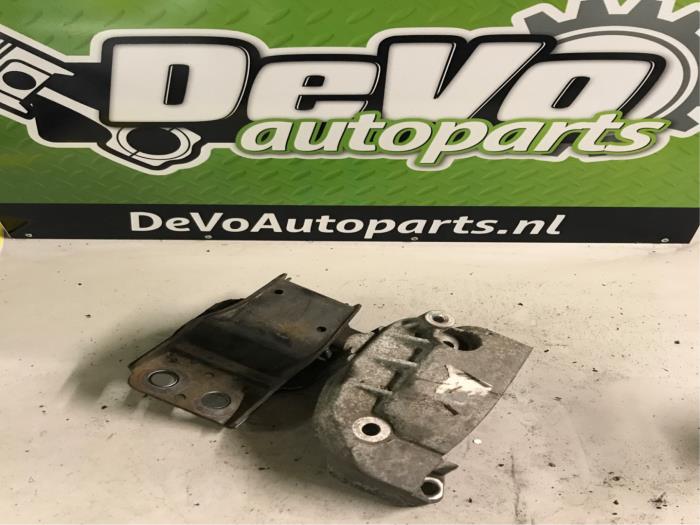 Used Engine mount Renault Scénic II (JM) Price on request offered by DeVo Autoparts