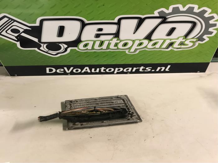 Used Engine management computer Ford Fiesta 5 (JD/JH) 1.25 16V Price on request offered by DeVo Autoparts