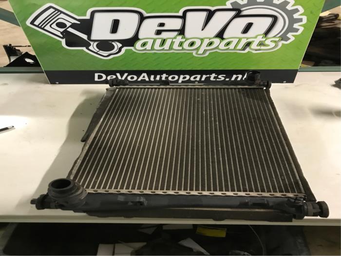 Usagé Radiateur Ford Fiesta 5 (JD/JH) 1.25 16V Prix sur demande proposé par DeVo Autoparts