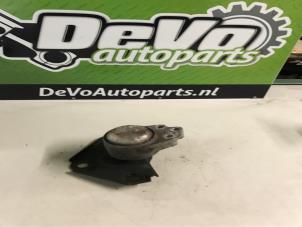 Engine mount from a Ford Fiesta 5 (JD/JH) 1.25 16V 2008